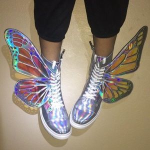 HOLOGRAPHIC METAMORPHIC BOOTS